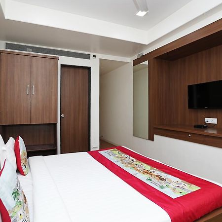 Oyo 10672 Hotel Riviera Nashik Extérieur photo