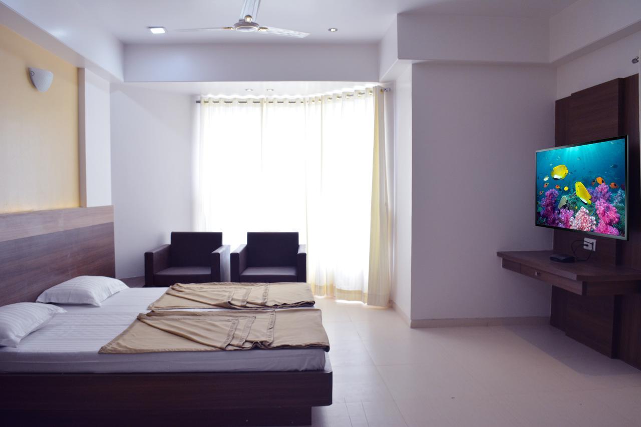 Oyo 10672 Hotel Riviera Nashik Extérieur photo