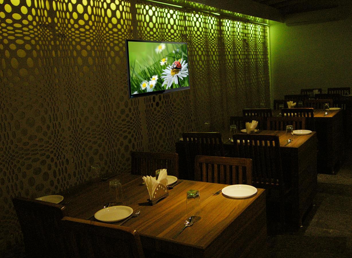 Oyo 10672 Hotel Riviera Nashik Extérieur photo