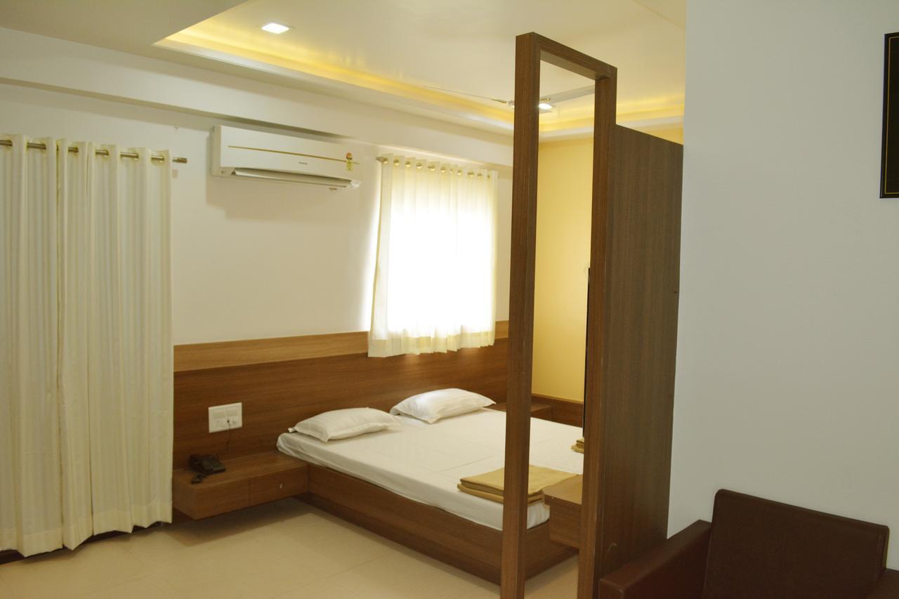 Oyo 10672 Hotel Riviera Nashik Extérieur photo