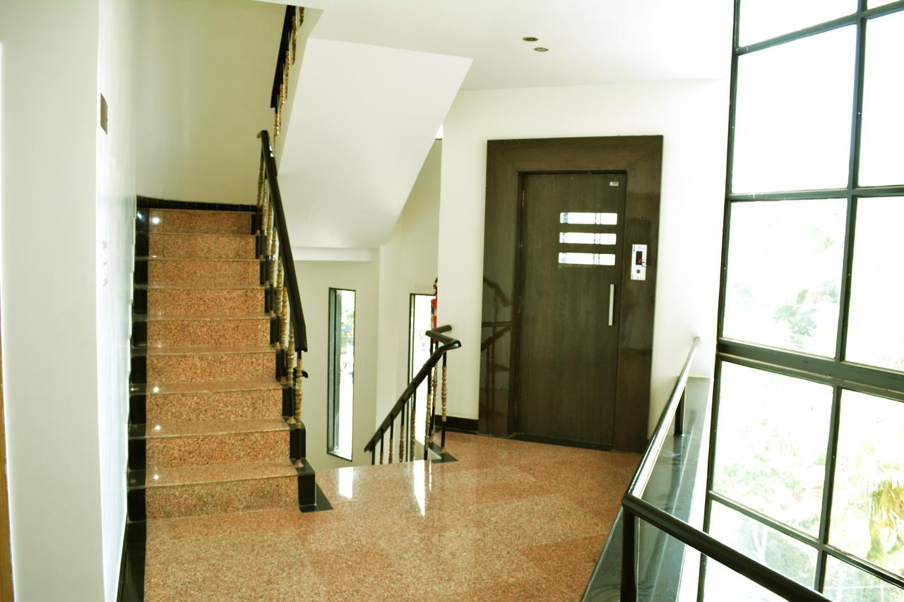 Oyo 10672 Hotel Riviera Nashik Extérieur photo