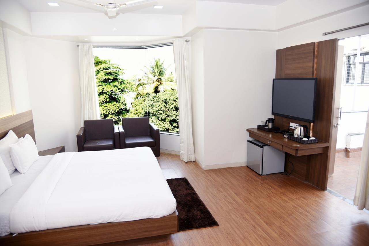 Oyo 10672 Hotel Riviera Nashik Extérieur photo