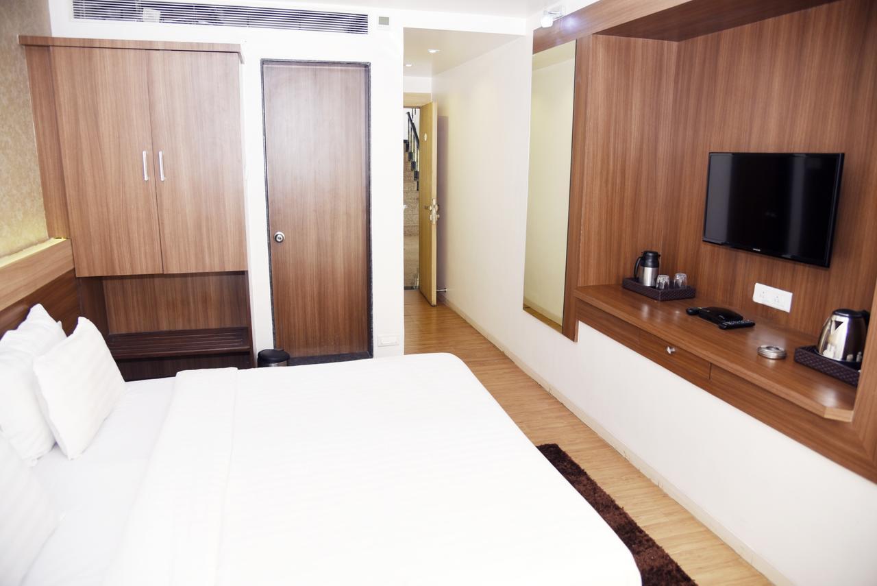 Oyo 10672 Hotel Riviera Nashik Extérieur photo