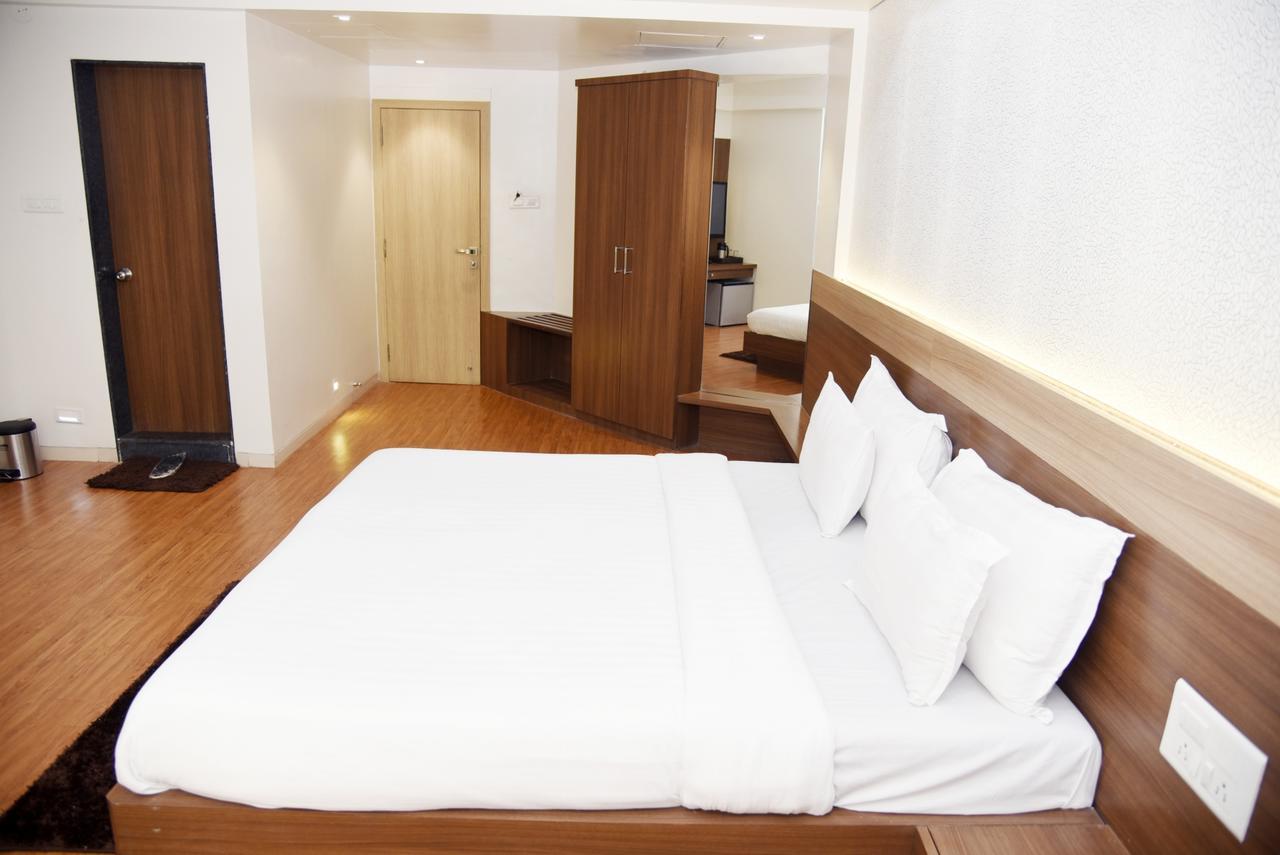 Oyo 10672 Hotel Riviera Nashik Extérieur photo
