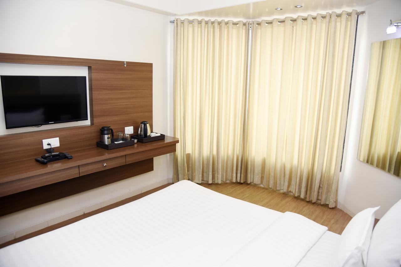 Oyo 10672 Hotel Riviera Nashik Extérieur photo