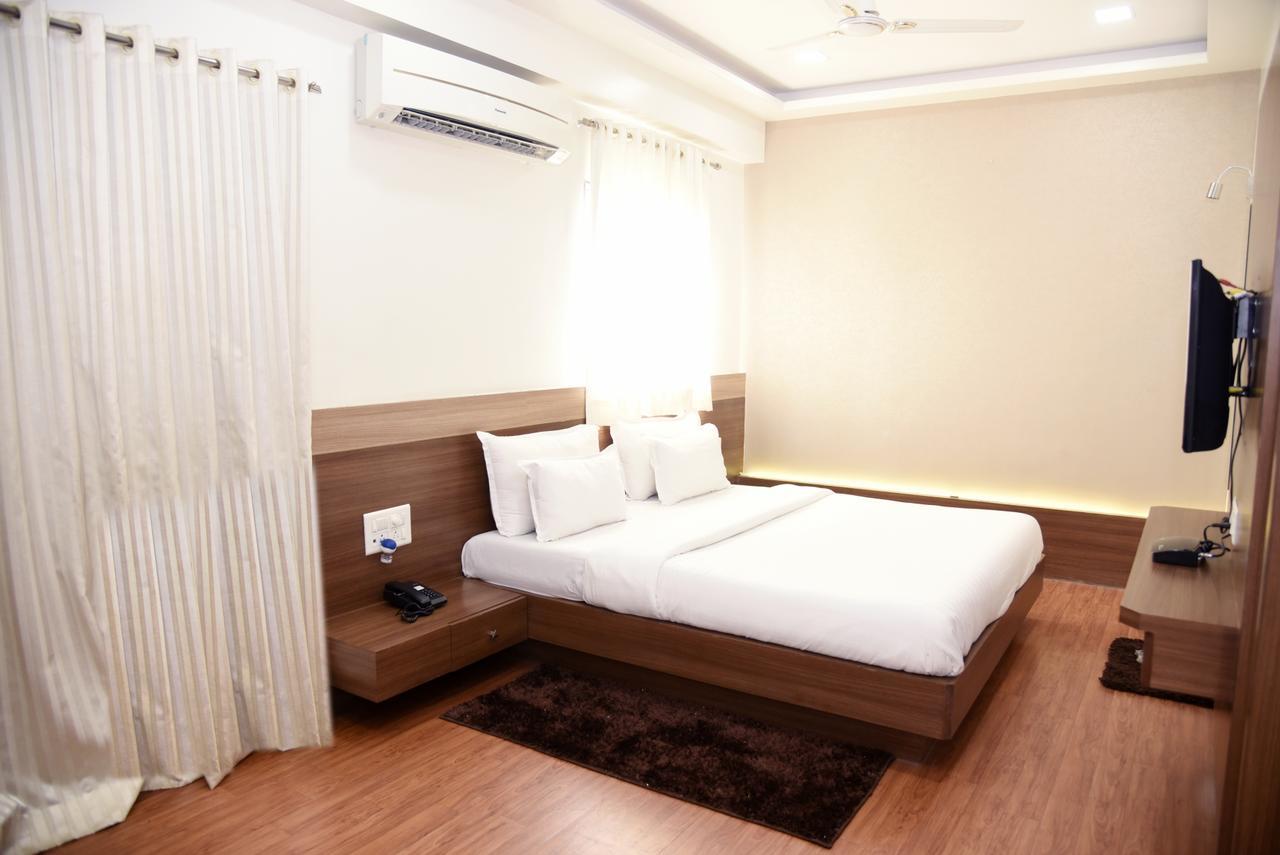 Oyo 10672 Hotel Riviera Nashik Extérieur photo