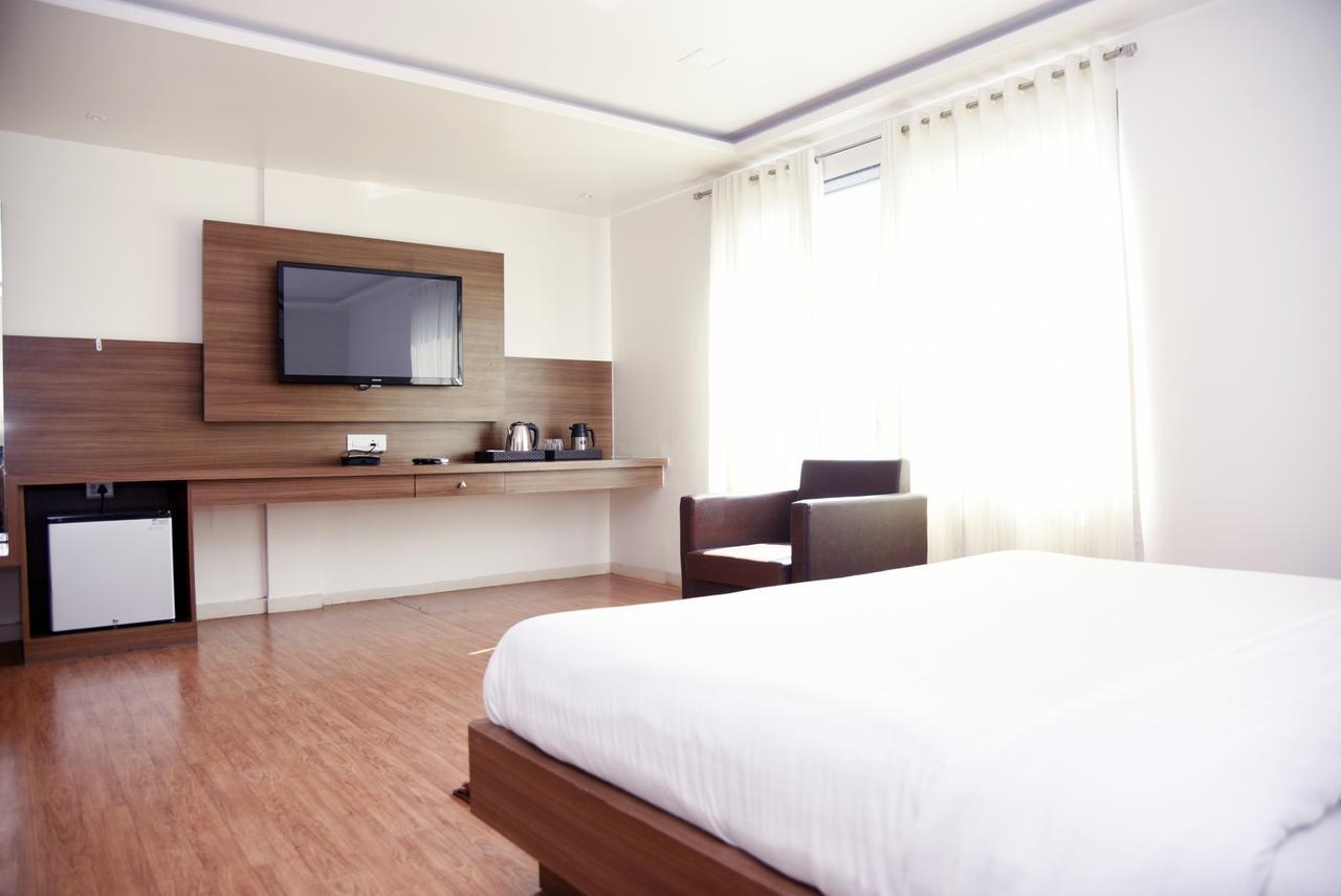 Oyo 10672 Hotel Riviera Nashik Extérieur photo