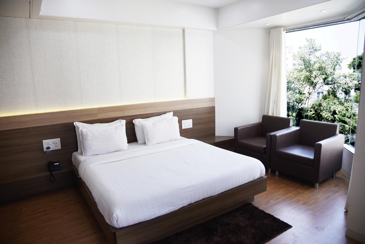 Oyo 10672 Hotel Riviera Nashik Extérieur photo