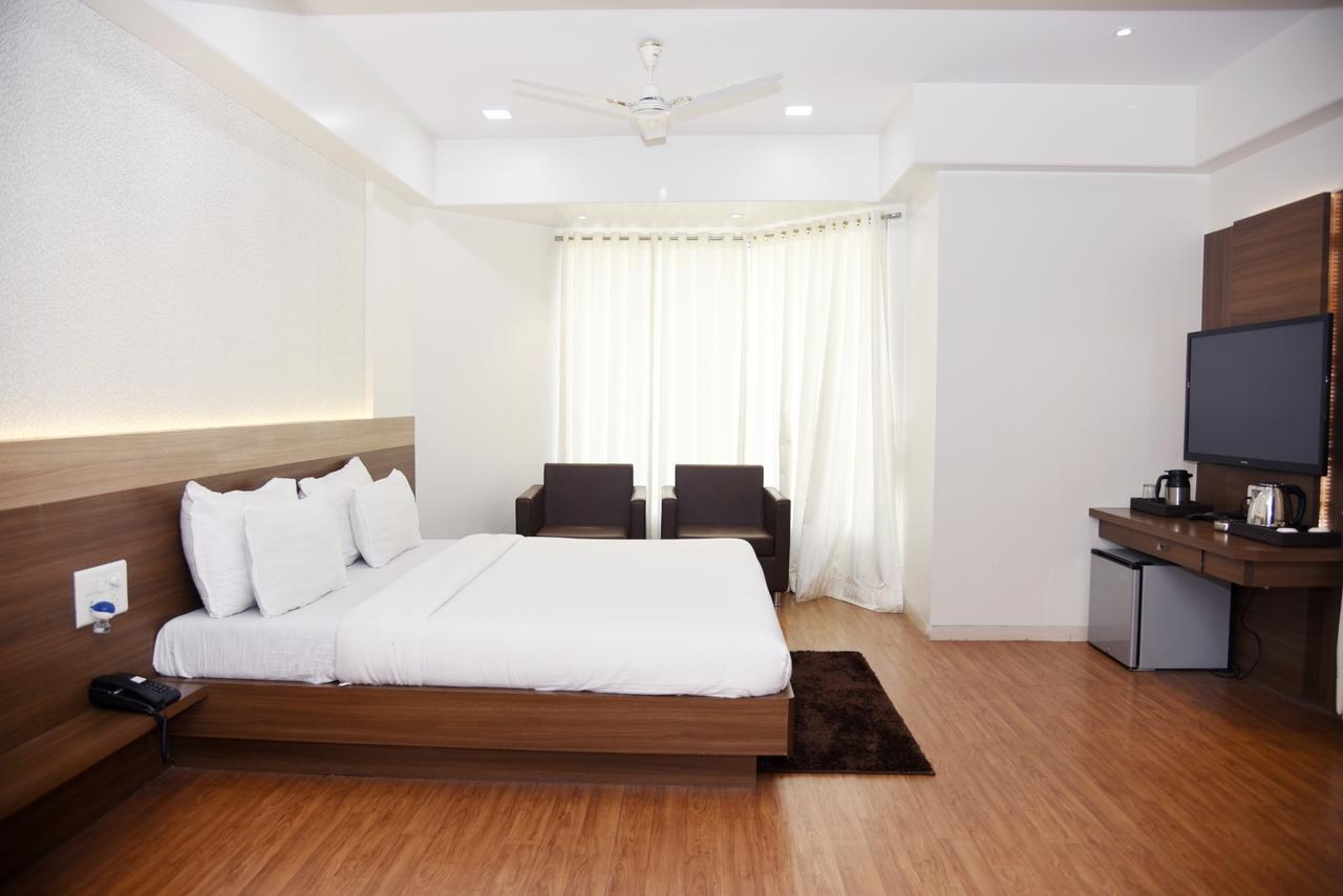 Oyo 10672 Hotel Riviera Nashik Extérieur photo