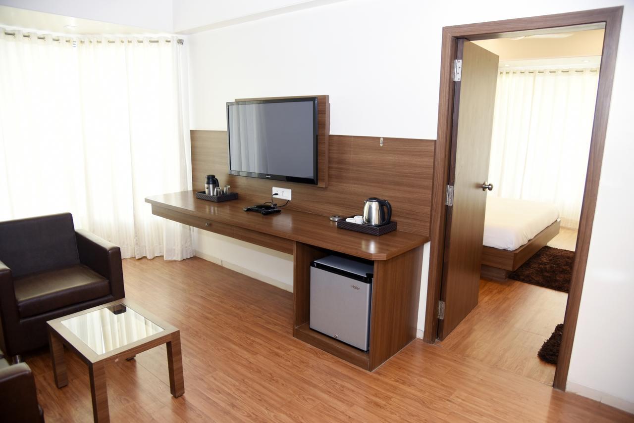 Oyo 10672 Hotel Riviera Nashik Extérieur photo