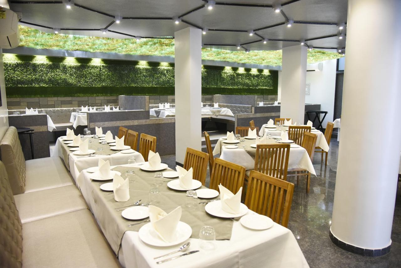 Oyo 10672 Hotel Riviera Nashik Extérieur photo
