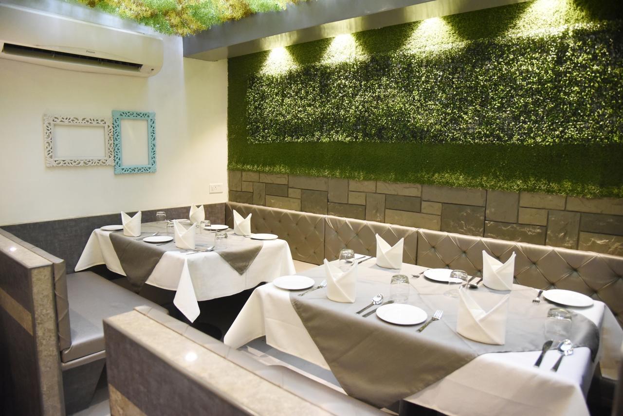 Oyo 10672 Hotel Riviera Nashik Extérieur photo