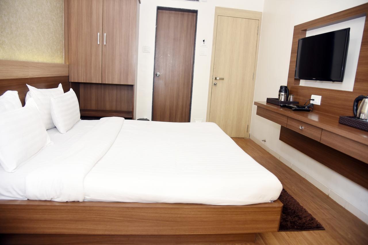 Oyo 10672 Hotel Riviera Nashik Extérieur photo