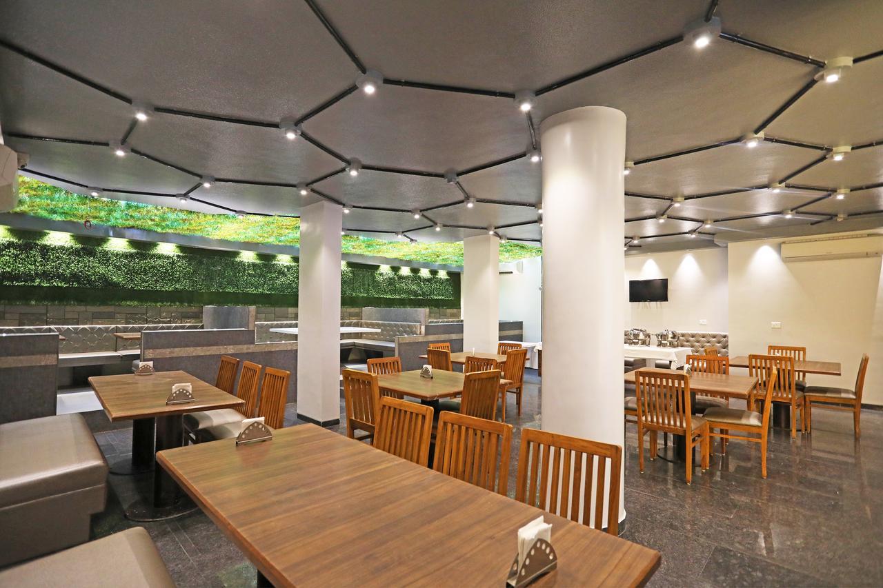 Oyo 10672 Hotel Riviera Nashik Extérieur photo
